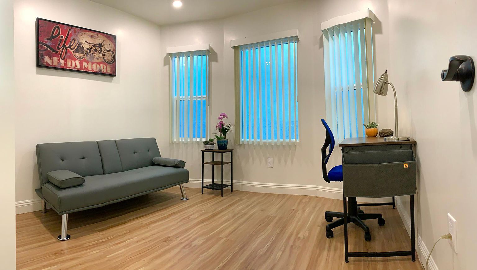 Building Photo - 540 N Harvard Blvd