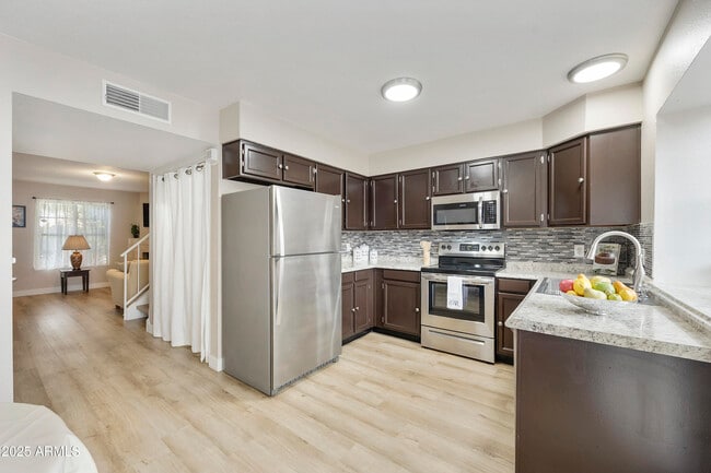 Building Photo - 4901 E Kelton Ln