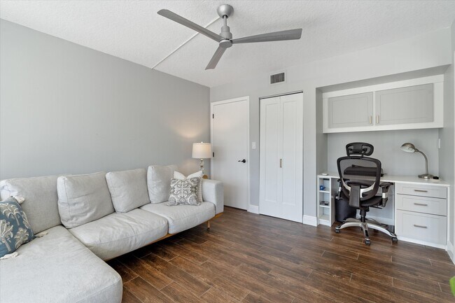 Building Photo - 1 Harbourside Dr