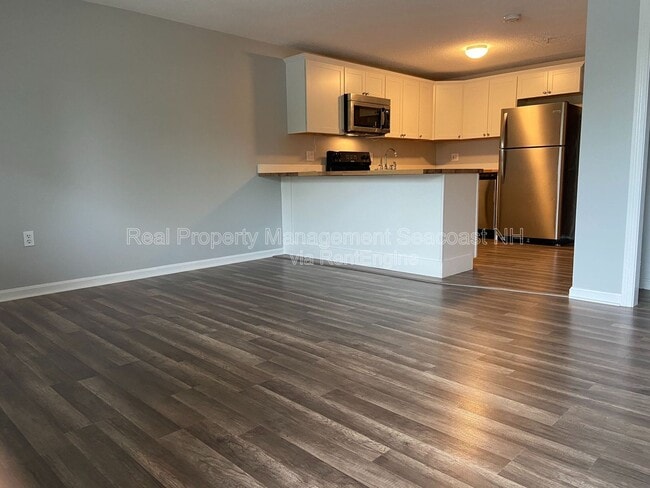 Building Photo - 770 Central Ave