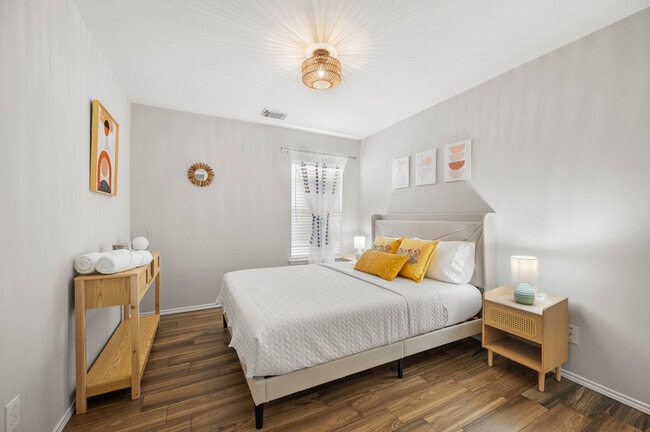 Building Photo - 22211 Bellow Glen Dr