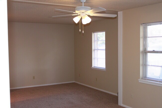 Building Photo - Updated 3/2/1 Great location for TTU/LCU/Medical District - Available AUGUST