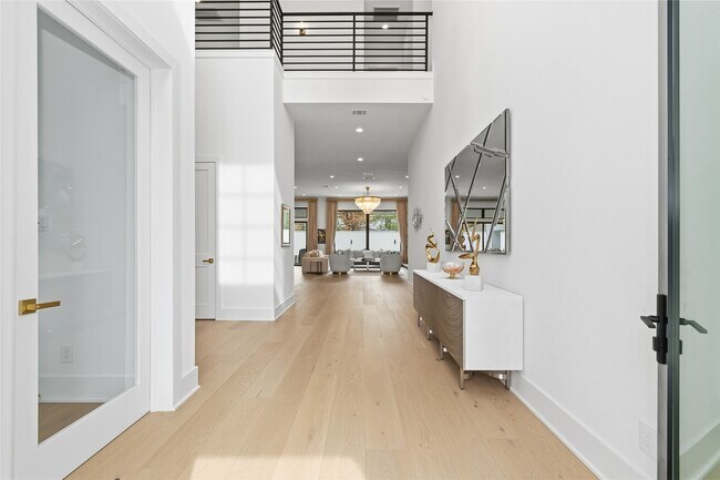 Building Photo - 13034 Memorial Dr