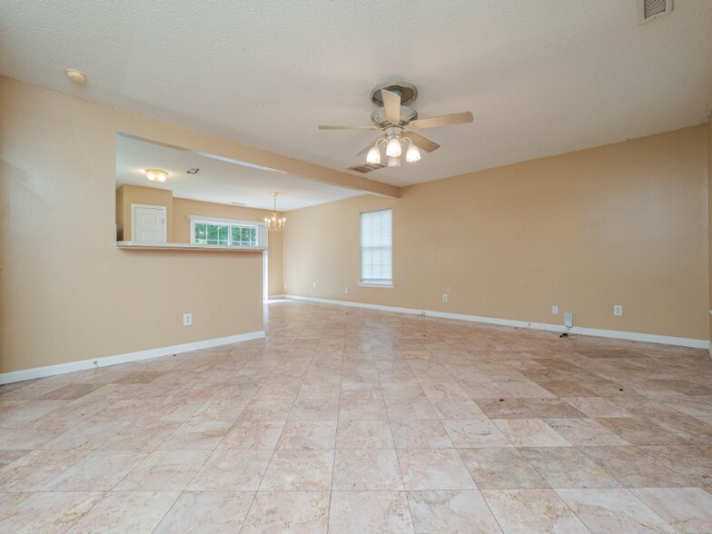 Building Photo - 4712 Silverdene St