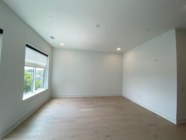 Building Photo - Ludlow Studio in Historic Buena Vista!
