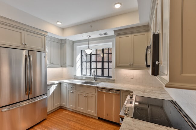 Building Photo - 1411 Willow Ave