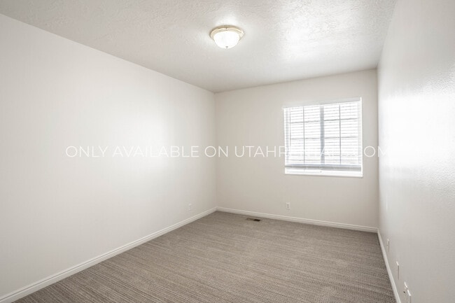 Building Photo - 1381 E 1370 S
