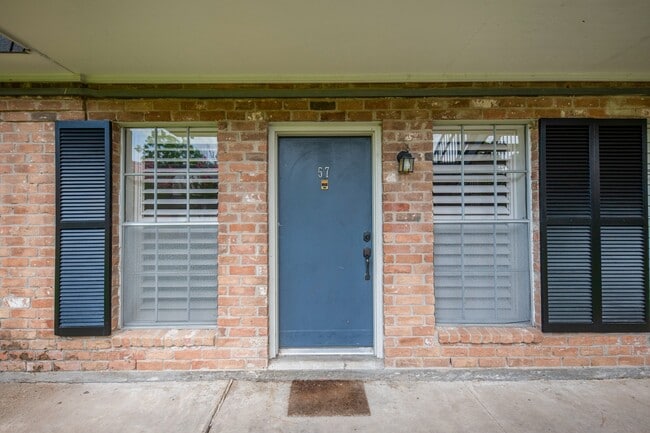 Building Photo - 9015 Gaylord Dr