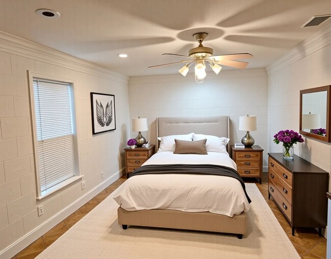 Building Photo - 2351 Longhorn St