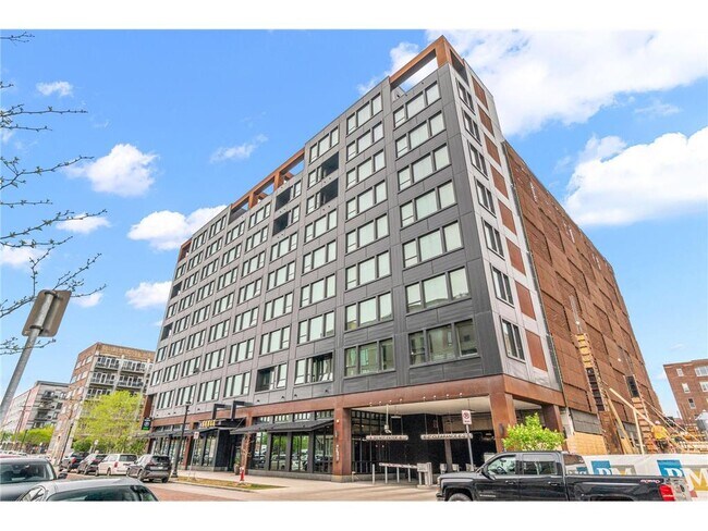 Building Photo - 728 N 3rd St