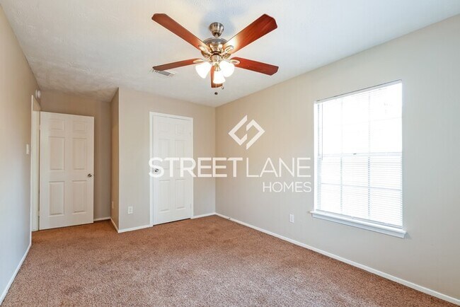 Building Photo - Spacious 4 bedroom home in Kingwood!