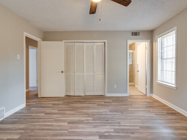 Building Photo - Spacious 4BR/2BA home in Fox Meadows - NEW...