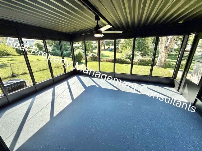 Building Photo - Beautifully Renovated 3-Bedroom, 2-Bath Ho...