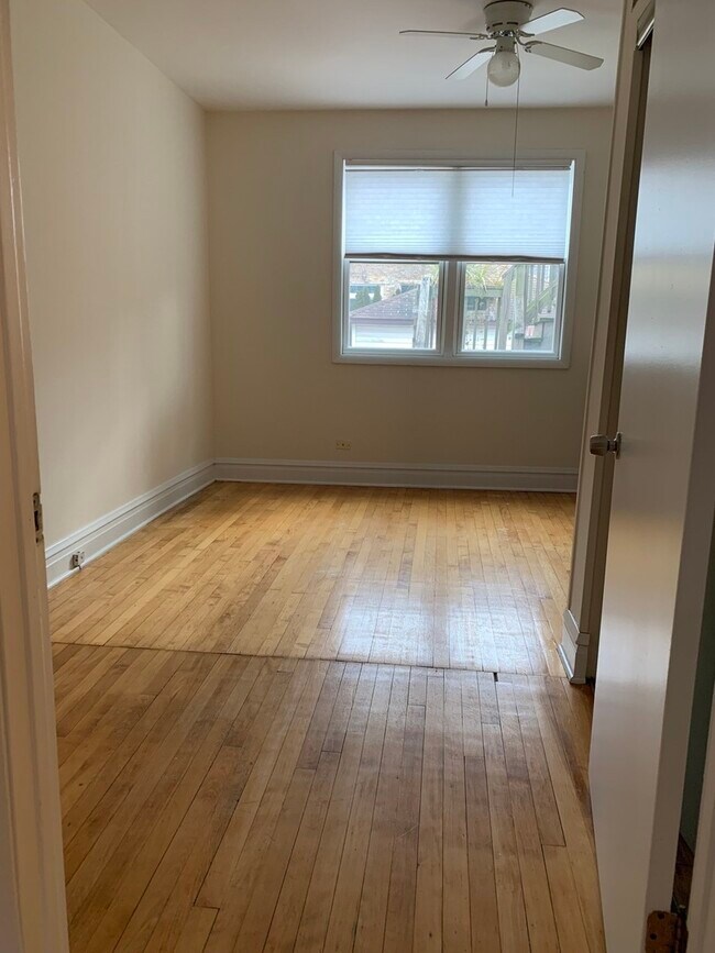 Building Photo - 5419 N Ravenswood Ave