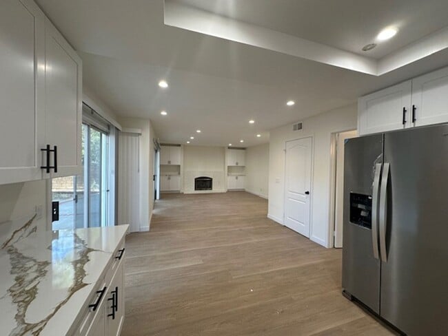 Building Photo - Stunning gated executive home completely redone