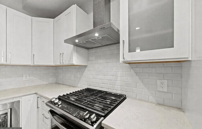 Building Photo - Modern Features Columbia Heights Neighborhood 2 Bedroom 2 Bath Condo with Balcony Pet Friendly