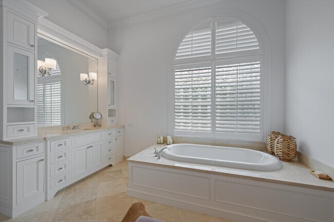 Building Photo - 12820 Mizner Way