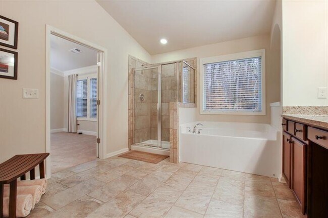 Building Photo - 3080 Cross Creek Dr