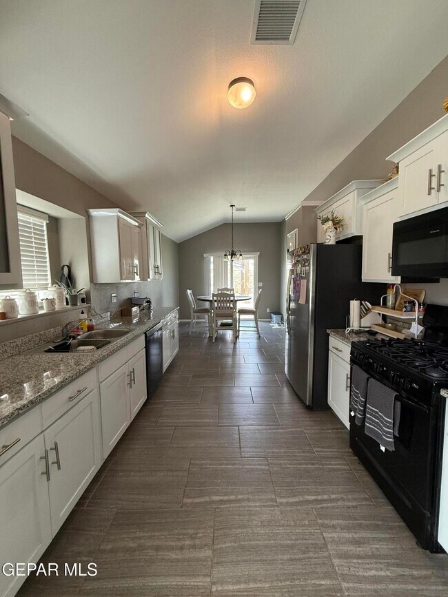 Building Photo - 14609 Carlo Alvarado Dr