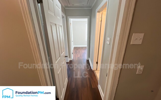 Building Photo - 2303 Longstreet Dr