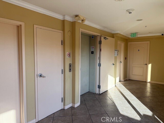 Building Photo - 13525 Vanowen St