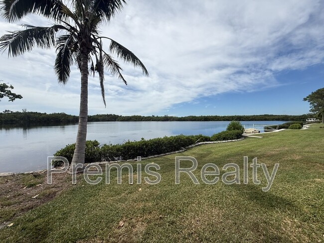 Building Photo - 1070 Sanabel Ct