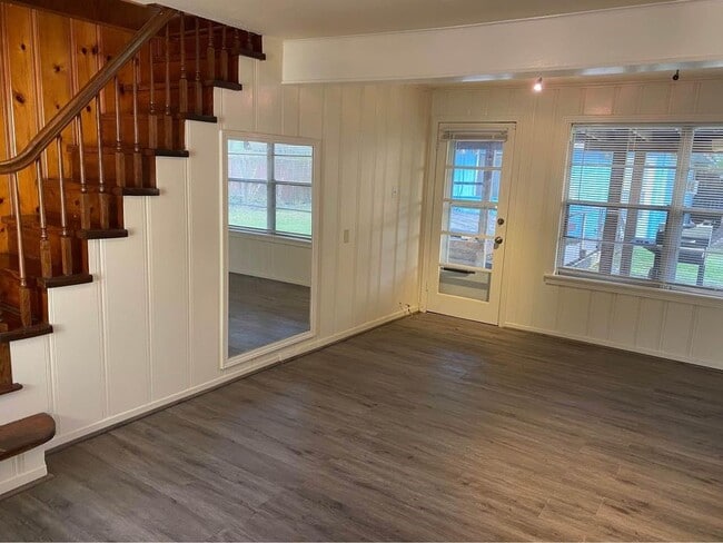 Building Photo - 6406 Schiller St