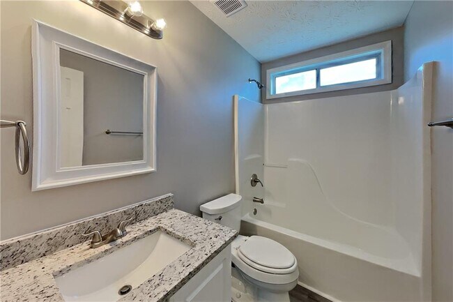 Building Photo - 1874 Manor Oak Ln NE
