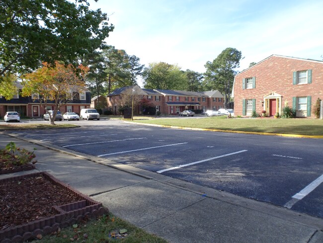 Building Photo - 375 Circuit Ln