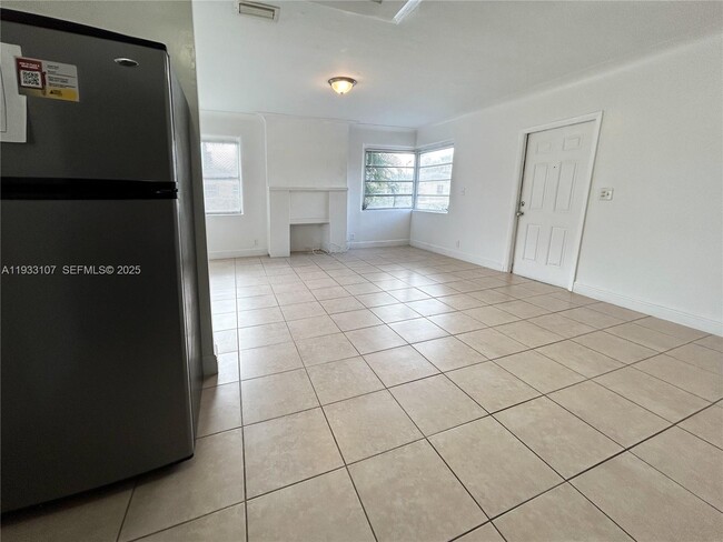 Building Photo - 701 NE 86th St