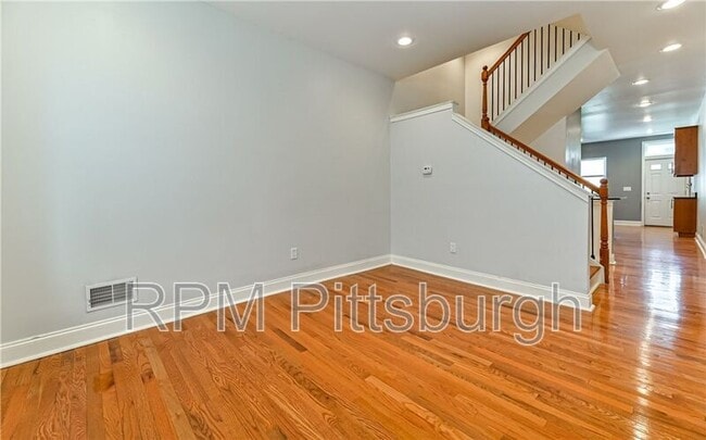 Building Photo - 185 Almond Wy