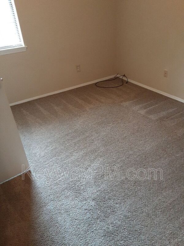 Building Photo - 4589 Hickory Dr