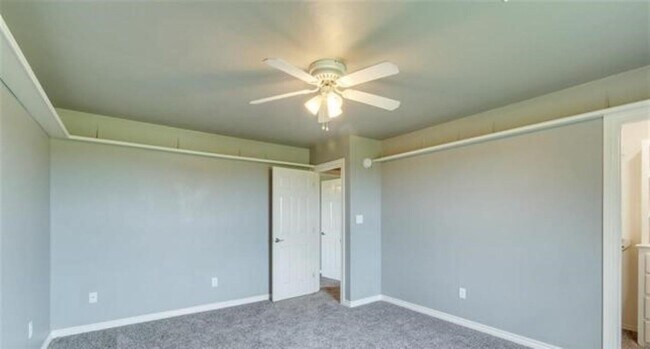 Building Photo - 640 SW Dani Ann Ln