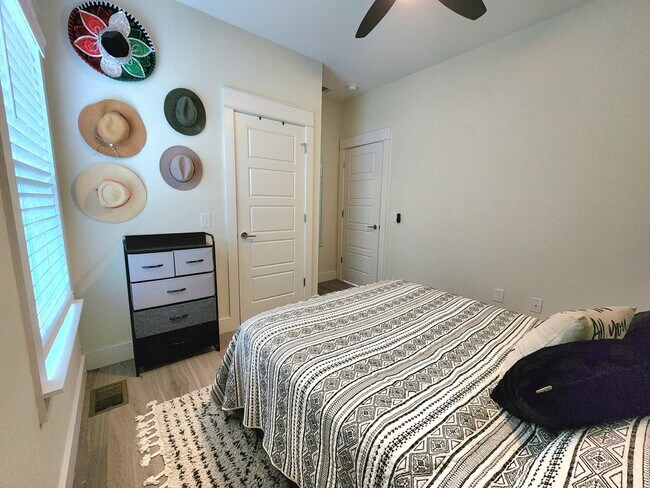 Building Photo - Perfect Blend of Comfort