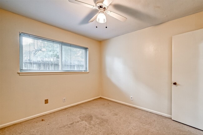 Building Photo - 918 Wycliffe Dr