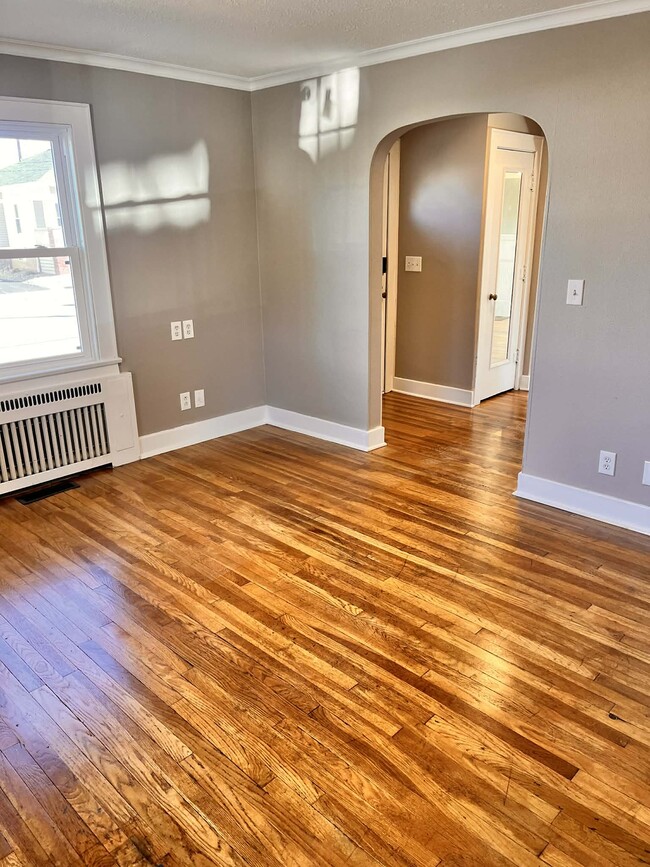 Building Photo - Maple Ave