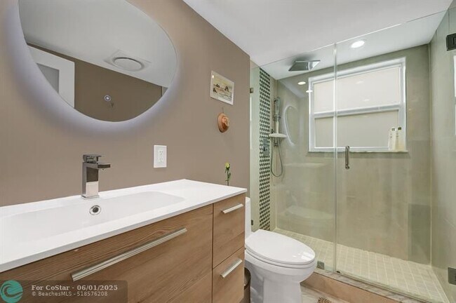 Building Photo - 2751 N Palm Aire Dr