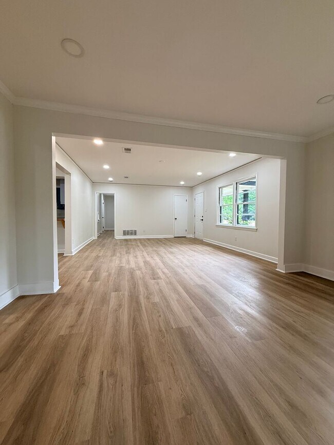 Building Photo - Recently Remodeled | Spacious Open Layout | Move-In Ready