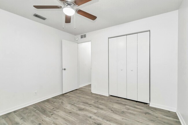 Building Photo - 2405 SE 46th Ct