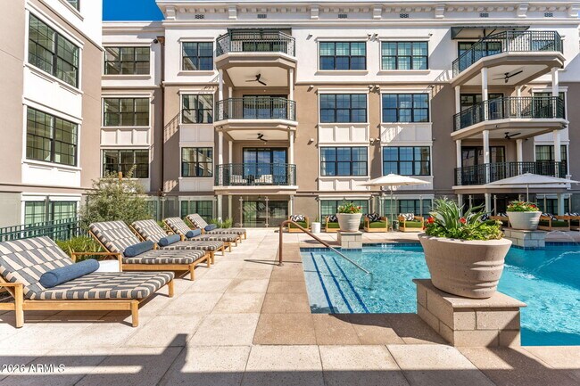 Building Photo - 4240 E Camelback Rd