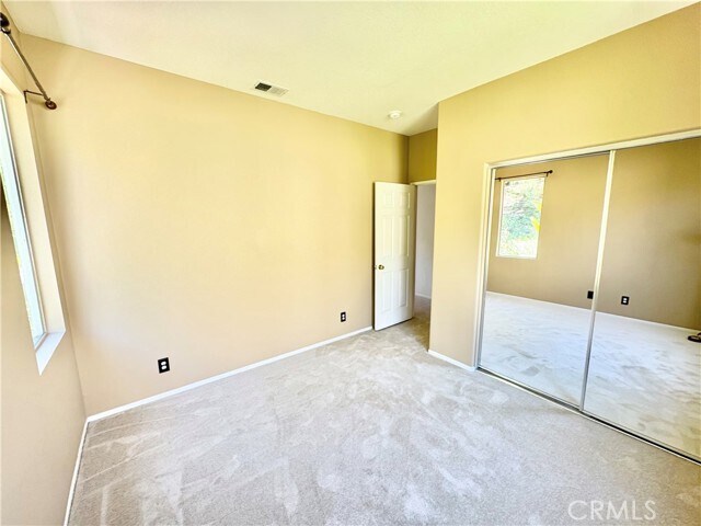 Building Photo - 5 Halcyon Ln