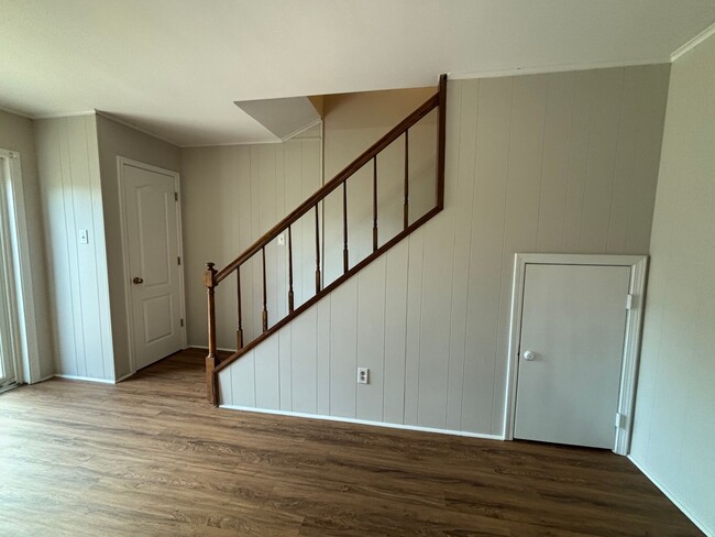 Building Photo - MOVE IN READY! SPACIOUS TOWNHOME IN BOSSIER CITY