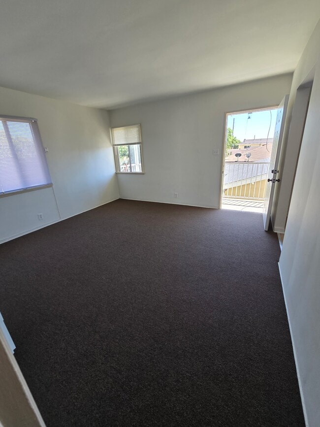 Building Photo - 10105 Pinehurst Ave