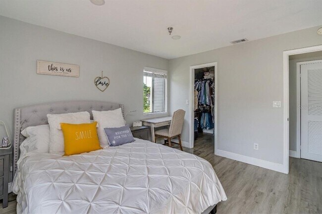 Building Photo - 10263 Gandy Blvd N