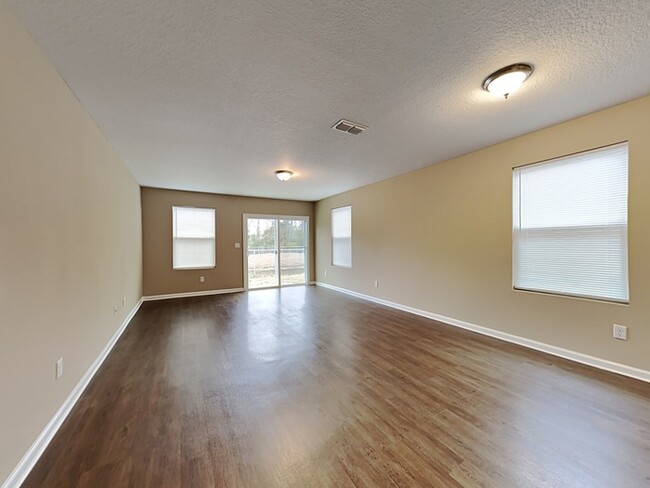 Building Photo - BEAUTIFUL NEW HOME