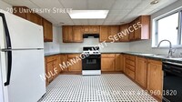 Building Photo - 205 University St
