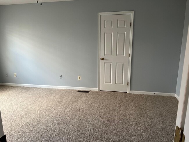 Building Photo - 929 Woodglen Ct