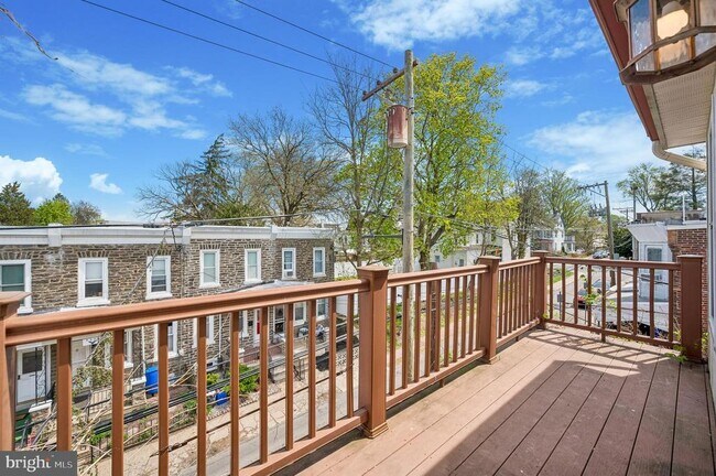 Building Photo - 447 Dupont St