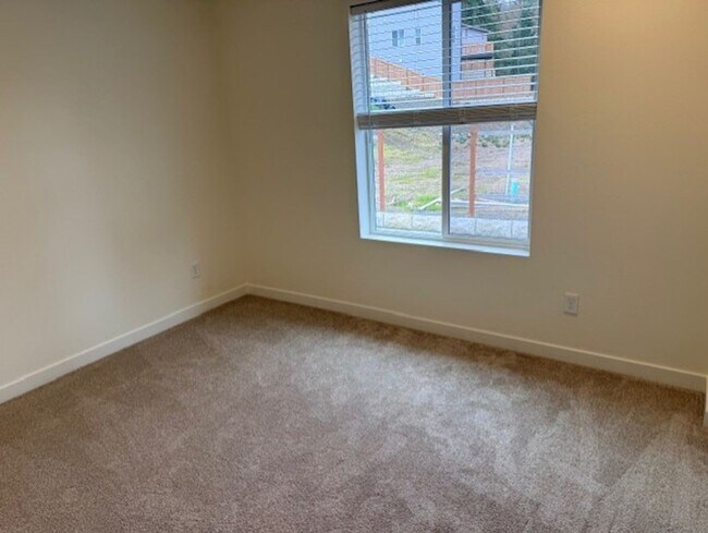 Building Photo - Elegant 4-Bed, 4-Bath 3-Story Home with Gourmet Kitchen & Private Backyard