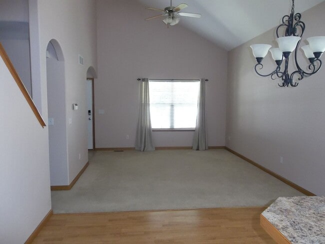 Building Photo - Beautiful 5 Bedroom Home in Heart of Loveland